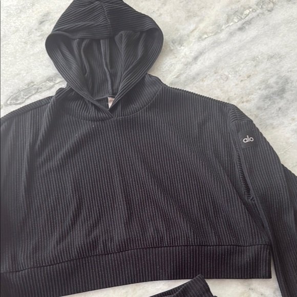 ALO Yoga Women's Black Cropped Hoodie and sweatpants set - Picture 6 of 14